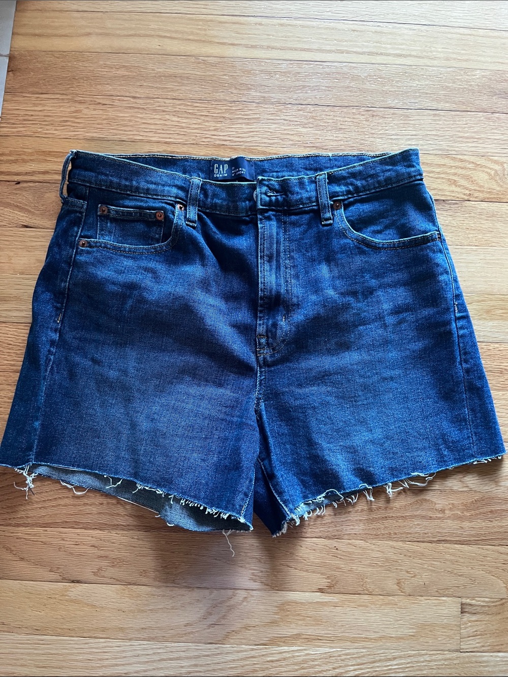 GAP dark Indigo Raw Hem high rise Jean Shorts 4”